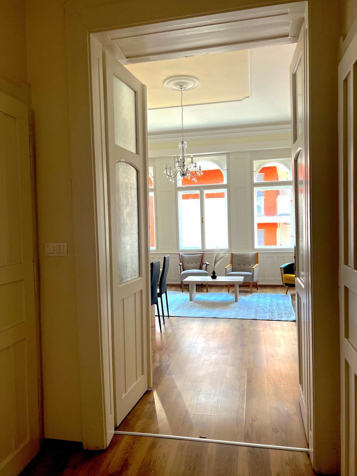 P9 By Small Apartment