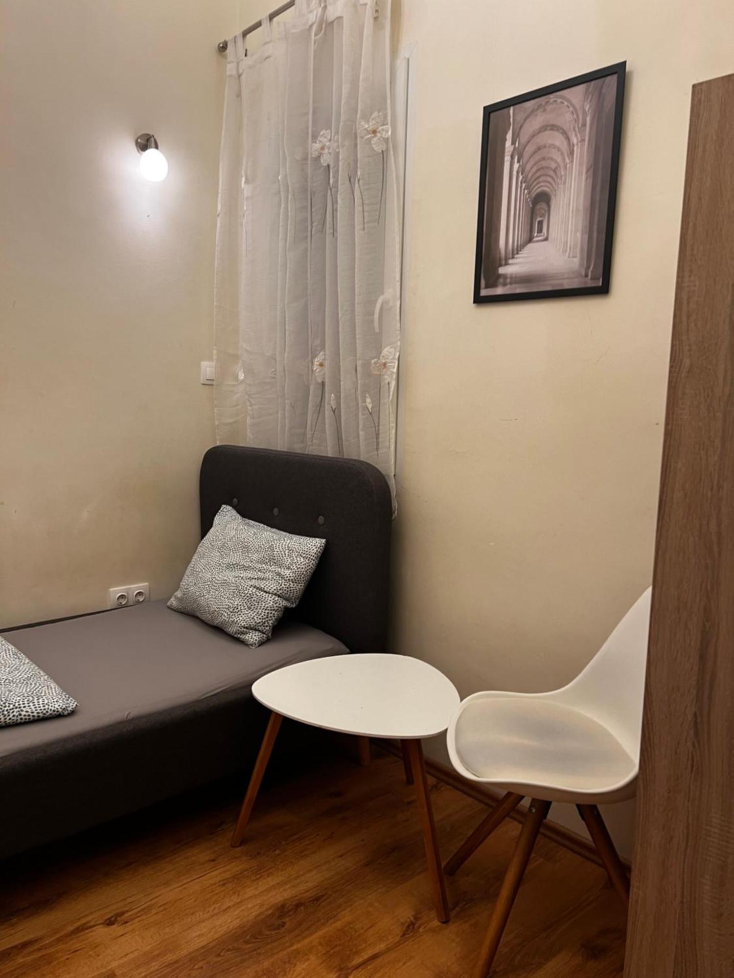 P9 By Small Apartment