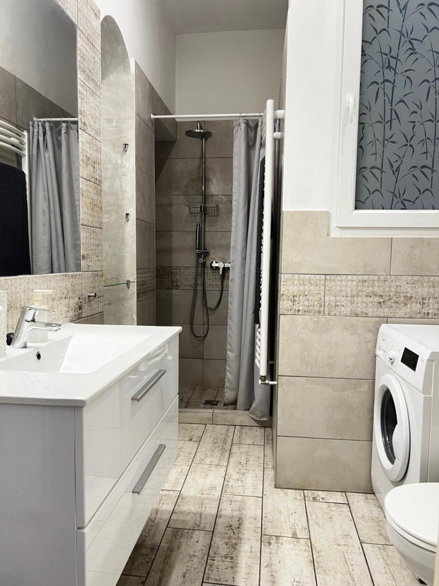 P9 By Small Apartment Budapest